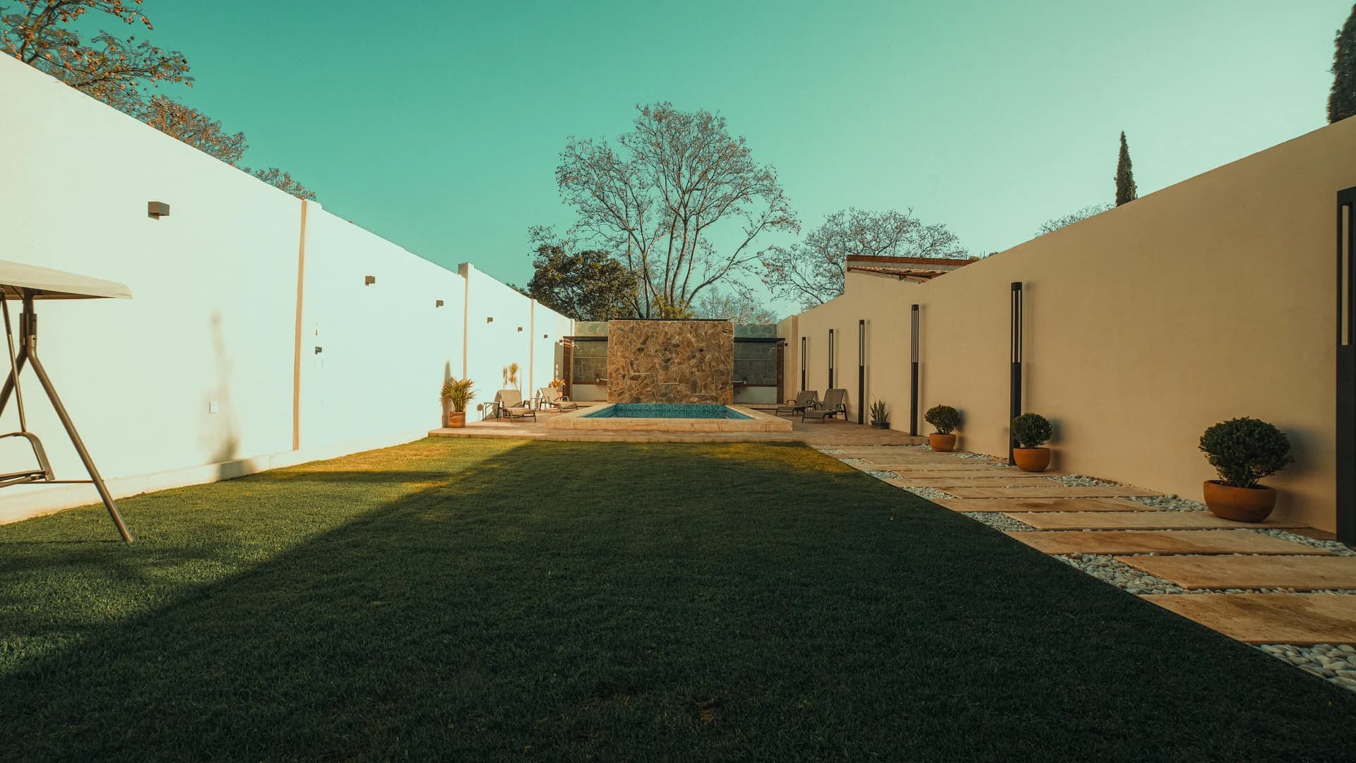 Casa Las Castellanos – Jardín con alberca